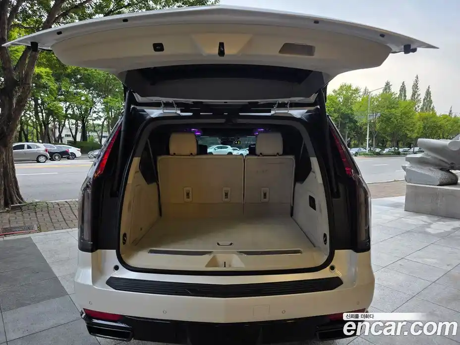 Cadillac Escalade 2023 6.2 Автомат в Москве № 285631, фото 17