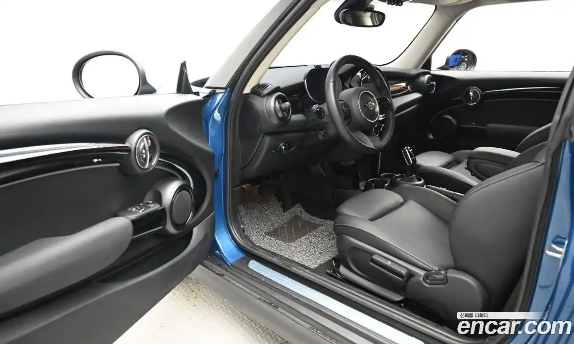 Mini Cooper 2023 1.5 Автомат в Москве № 299280, фото 11