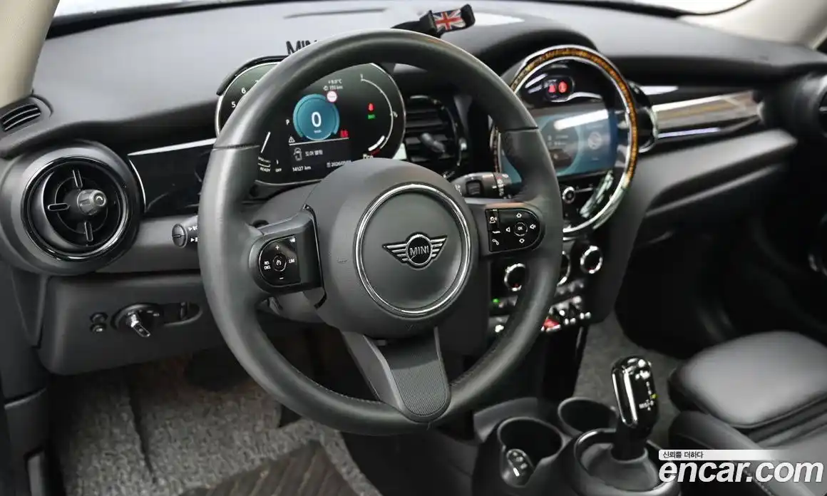 Mini Cooper 2023 1.5 Автомат в Москве № 299280, фото 13