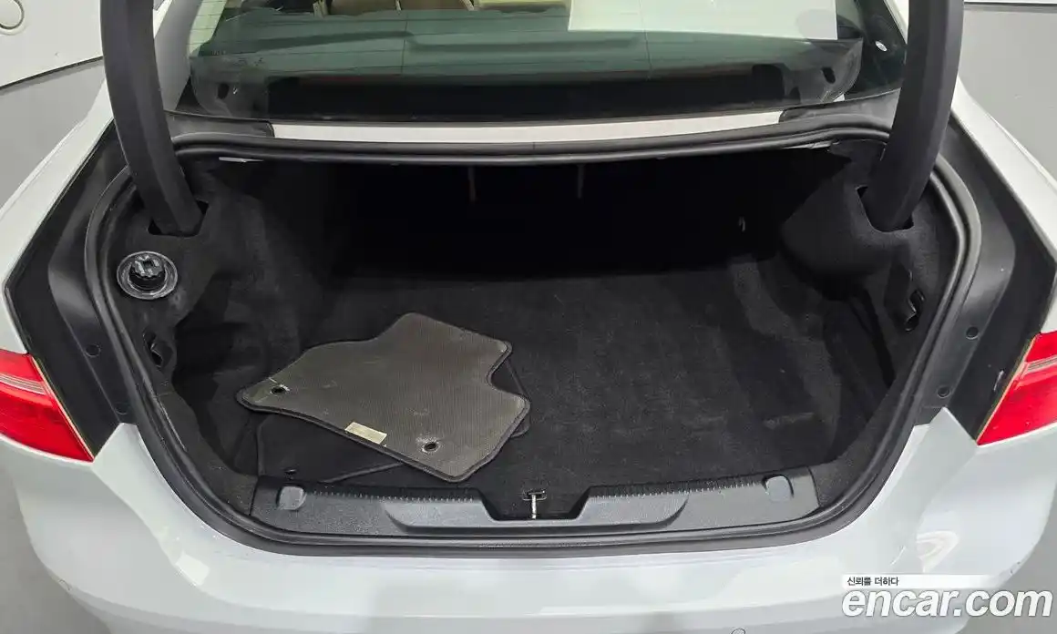 Jaguar XE 2017 2.0 Автомат в Москве № 320146, фото 15