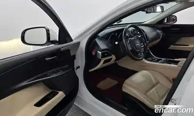 Jaguar XE 2017 2.0 Автомат в Москве № 320146, миниатюра 2