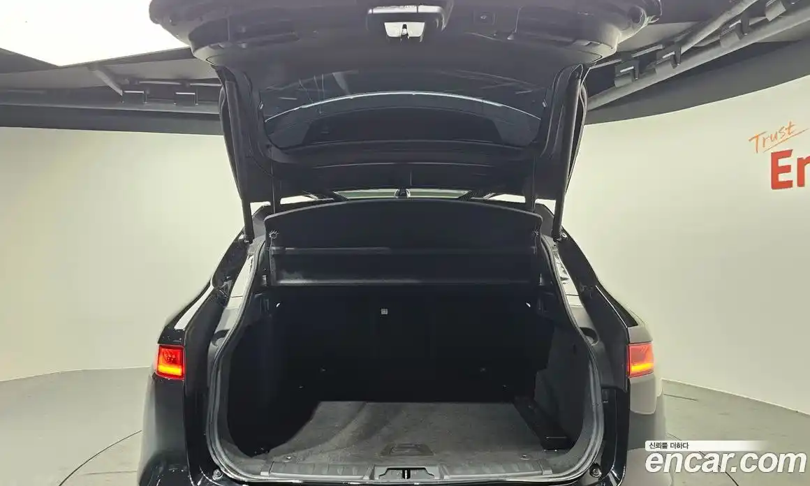 Jaguar F-Pace 2017 3.0 Автомат в Москве № 320227, фото 16