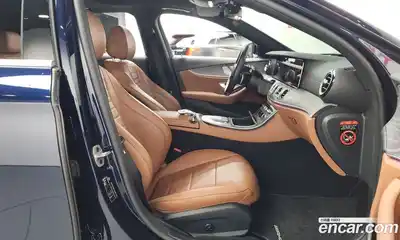 Mercedes-Benz E-Class 2021 2.0 Автомат в Москве № 325013, миниатюра 3