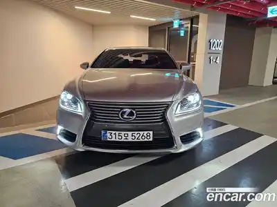 Lexus LS, 2015