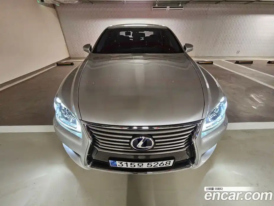 Lexus LS 2015 5.0 Автомат в Москве № 334295, фото 11