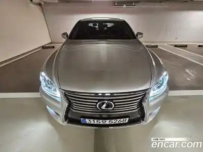 Lexus LS 2015 5.0 Автомат в Москве № 334295, миниатюра 11