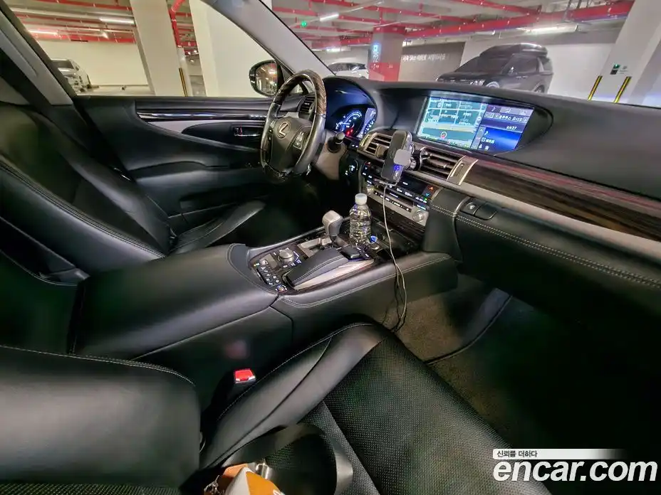 Lexus LS 2015 5.0 Автомат в Москве № 334295, фото 13