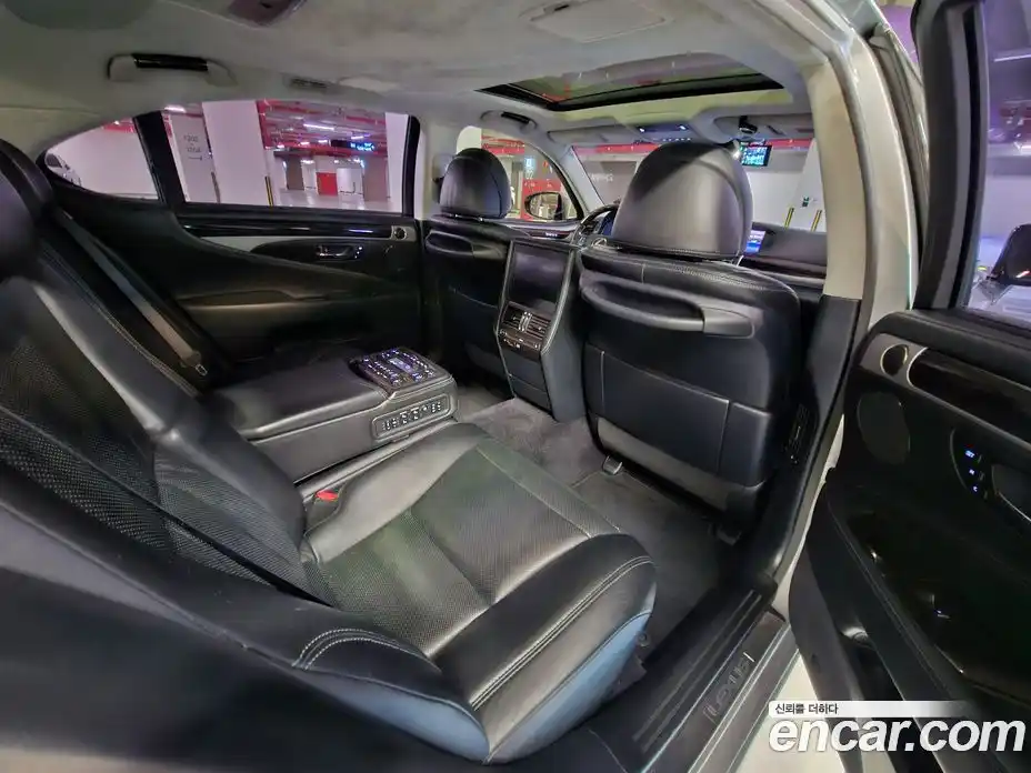 Lexus LS 2015 5.0 Автомат в Москве № 334295, фото 14