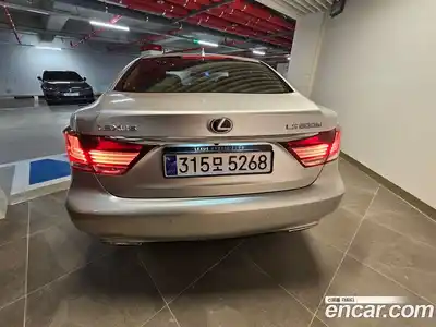 Lexus LS 2015 5.0 Автомат в Москве № 334295, миниатюра 2