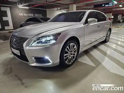 Lexus LS 2015 5.0 Автомат в Москве № 334295, миниатюра 3