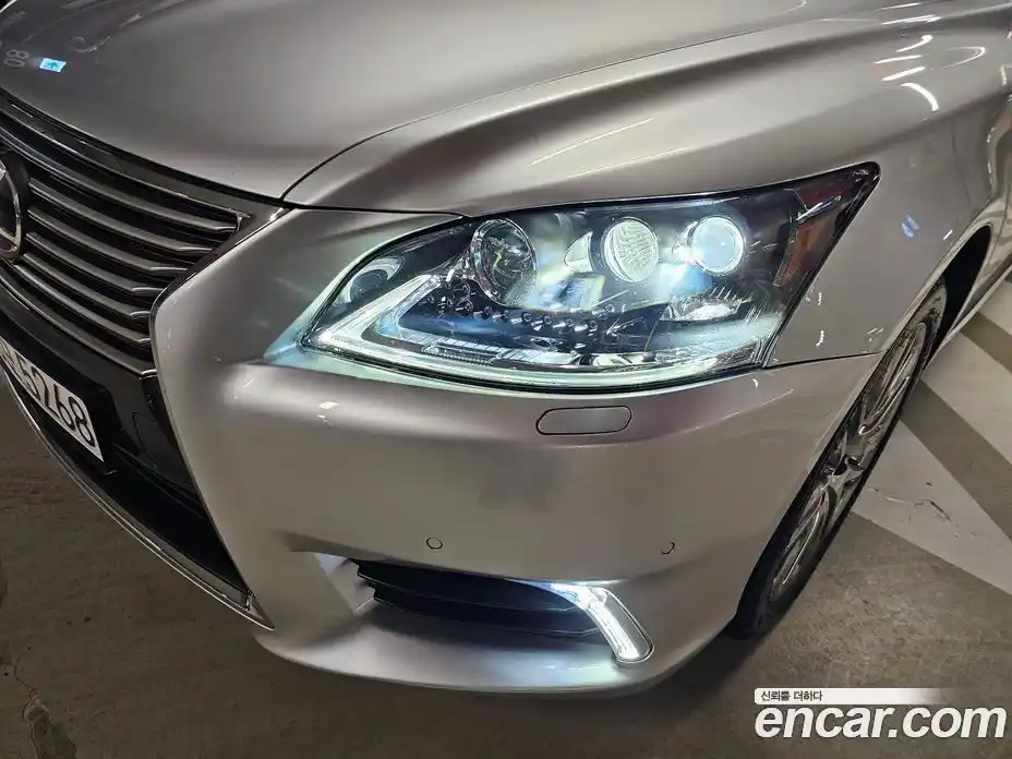 Lexus LS 2015 5.0 Автомат в Москве № 334295, фото 5