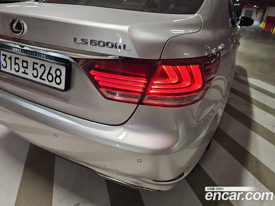 Lexus LS 2015 5.0 Автомат в Москве № 334295, фото 7