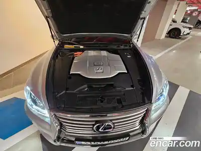 Lexus LS 2015 5.0 Автомат в Москве № 334295, миниатюра 9