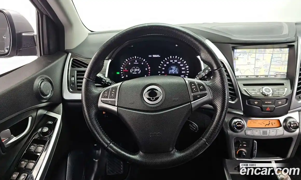 SsangYong Korando 2015 2.0 Автомат в Москве № 388325, фото 13
