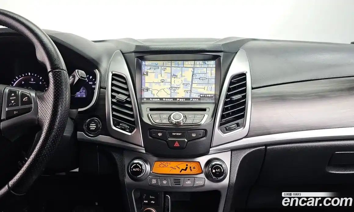 SsangYong Korando 2015 2.0 Автомат в Москве № 388325, фото 15