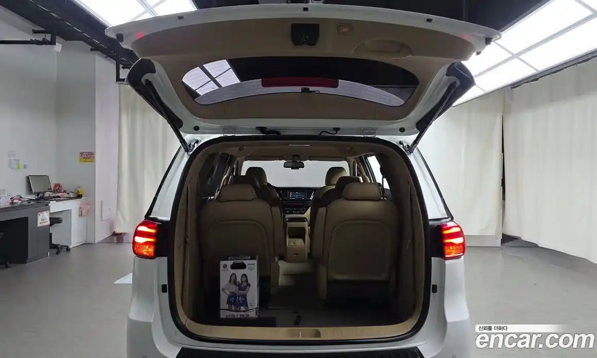 Kia Canival 2019 2.2 Автомат в Москве № 55860, фото 16