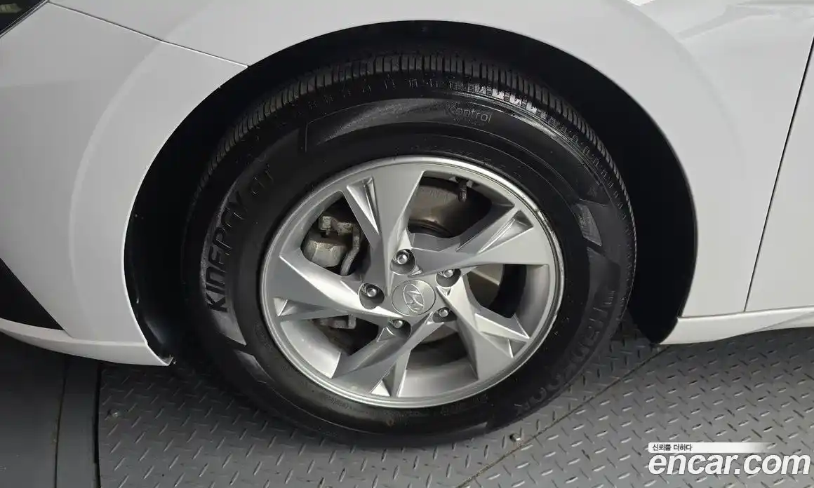 Hyundai Avante 2023 1.6 Автомат в Москве № 122402, фото 16