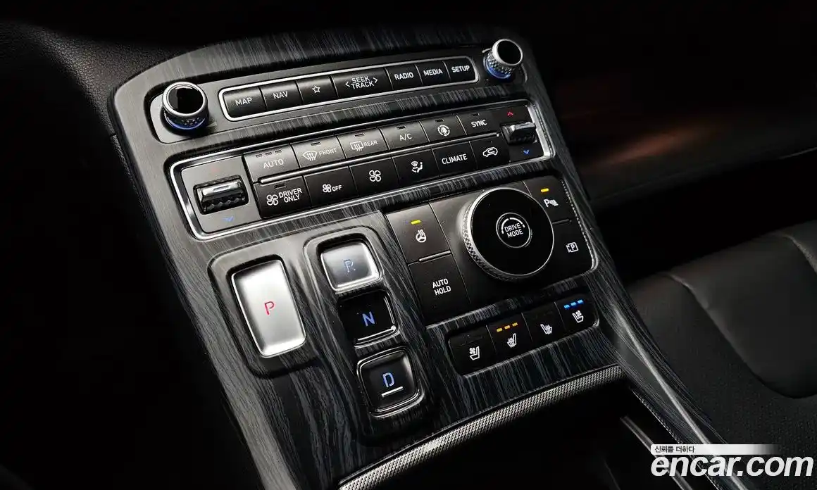 Hyundai Santa Fe 2023 1.6 Автомат в Москве № 125467, фото 1