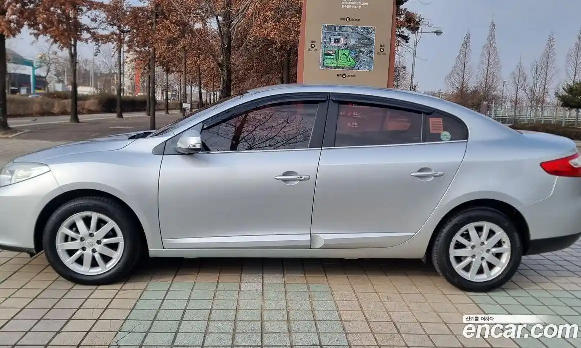 Renault SM3 2010 1.6 Автомат в Москве № 152299, фото 17