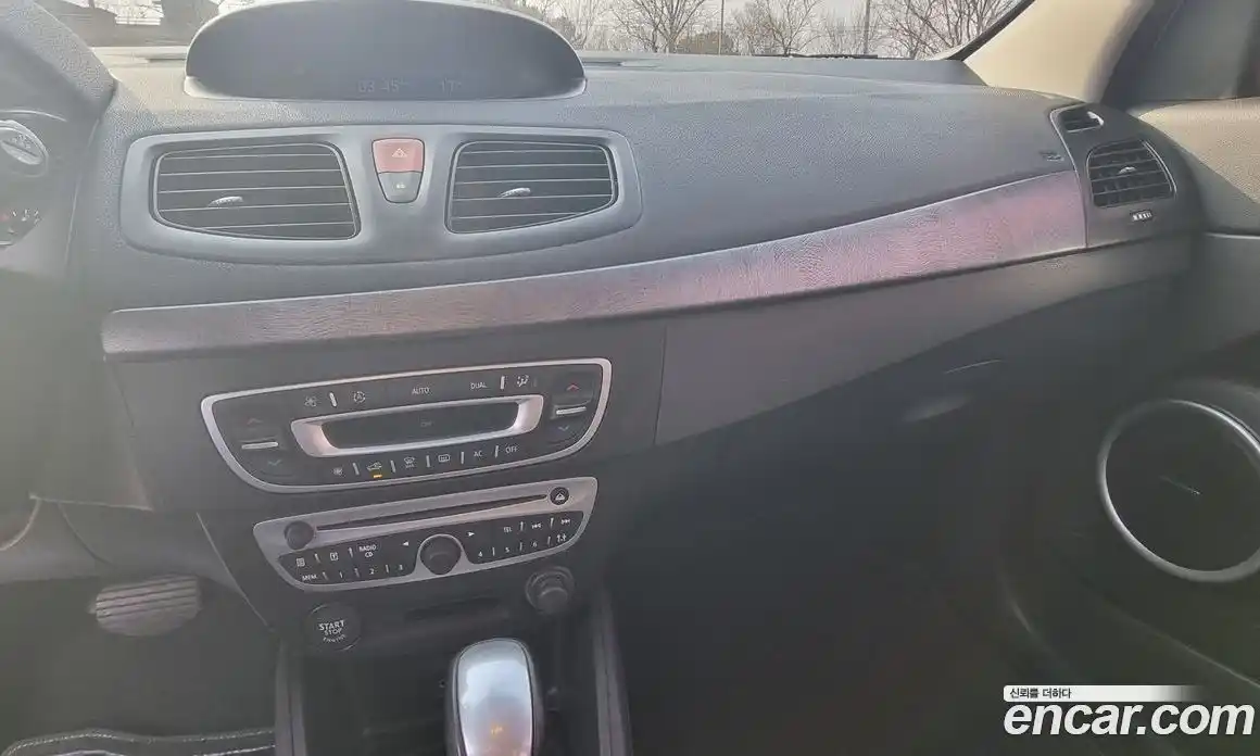 Renault SM3 2010 1.6 Автомат в Москве № 152299, фото 20