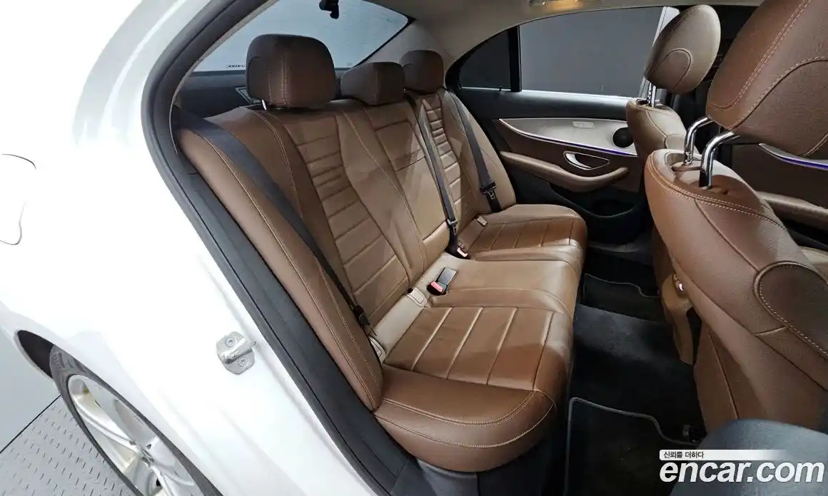 Mercedes-Benz E-Class 2018 2.0 Автомат в Москве № 161859, фото 16