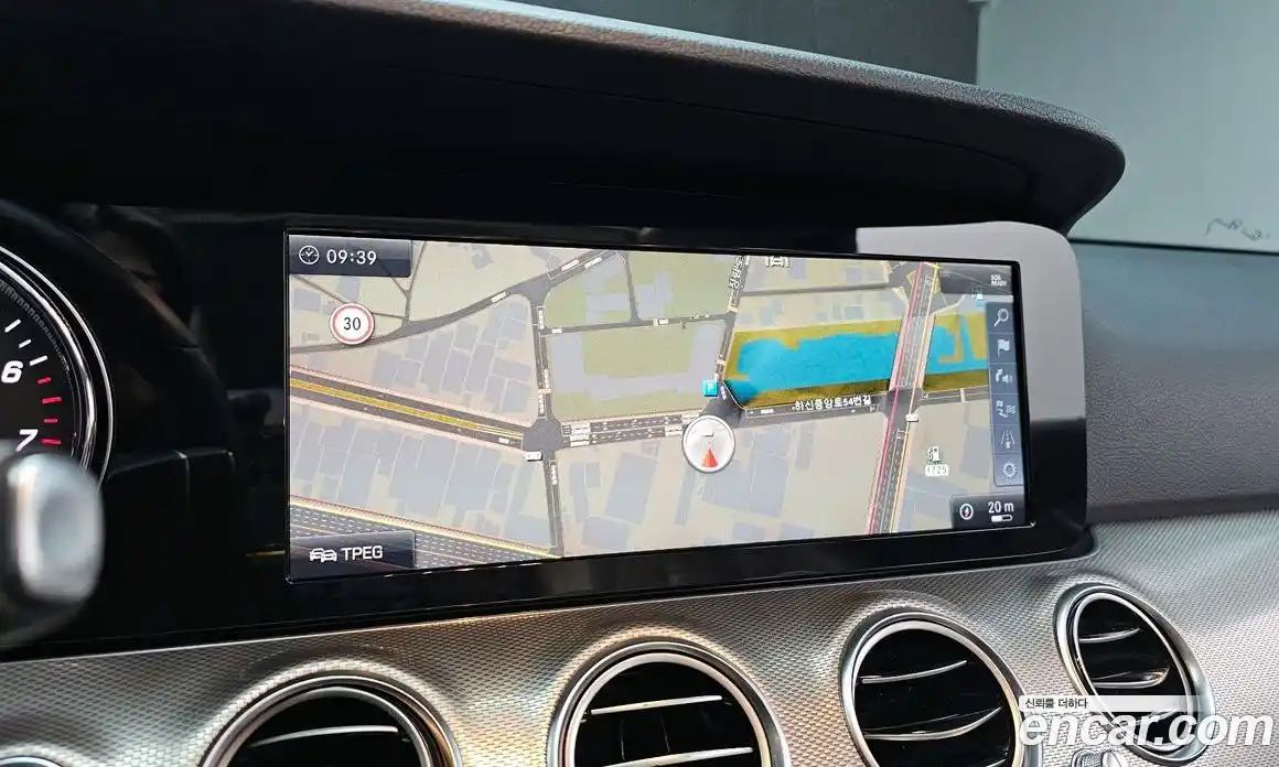 Mercedes-Benz E-Class 2018 2.0 Автомат в Москве № 161859, фото 17