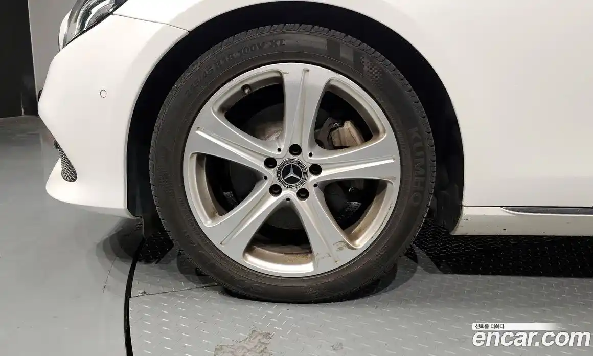 Mercedes-Benz E-Class 2018 2.0 Автомат в Москве № 161859, фото 3