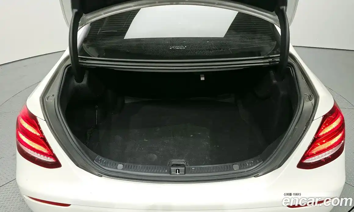 Mercedes-Benz E-Class 2018 2.0 Автомат в Москве № 161859, фото 8