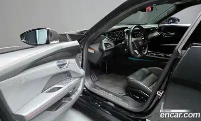 Audi RS e-tron GT 2022 0.1 Автомат в Москве № 162544, миниатюра 9