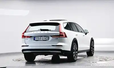 Volvo V60 2023 2.0 Автомат в Москве № 164741, миниатюра 2