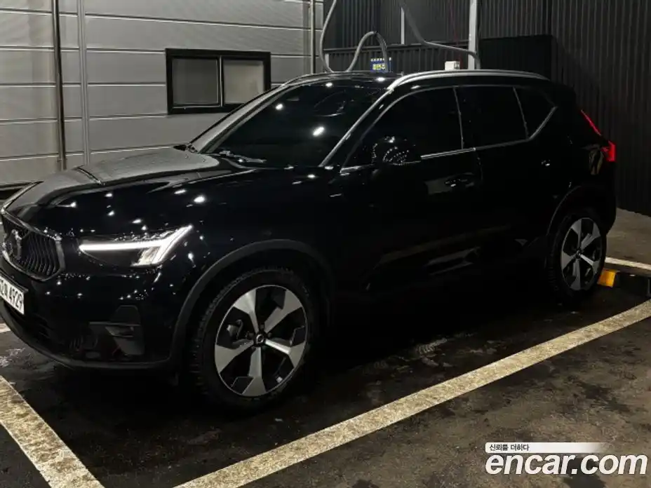 Volvo XC40 2023 2.0 Автомат в Москве № 164801, фото 3