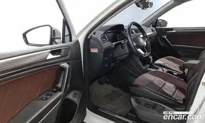 Volkswagen Tiguan 2023 2.0 Автомат в Москве № 168535, миниатюра 11