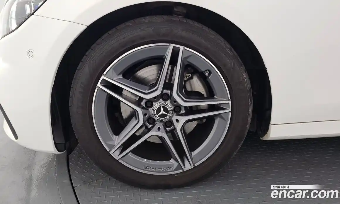 Mercedes-Benz E-Class 2023 2.0 Автомат в Москве № 178001, фото 9