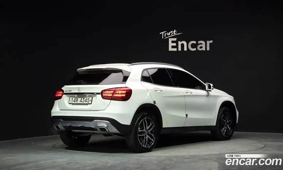 Mercedes-Benz GLA-Class 2019 2.0 Автомат в Москве № 178742, фото 3