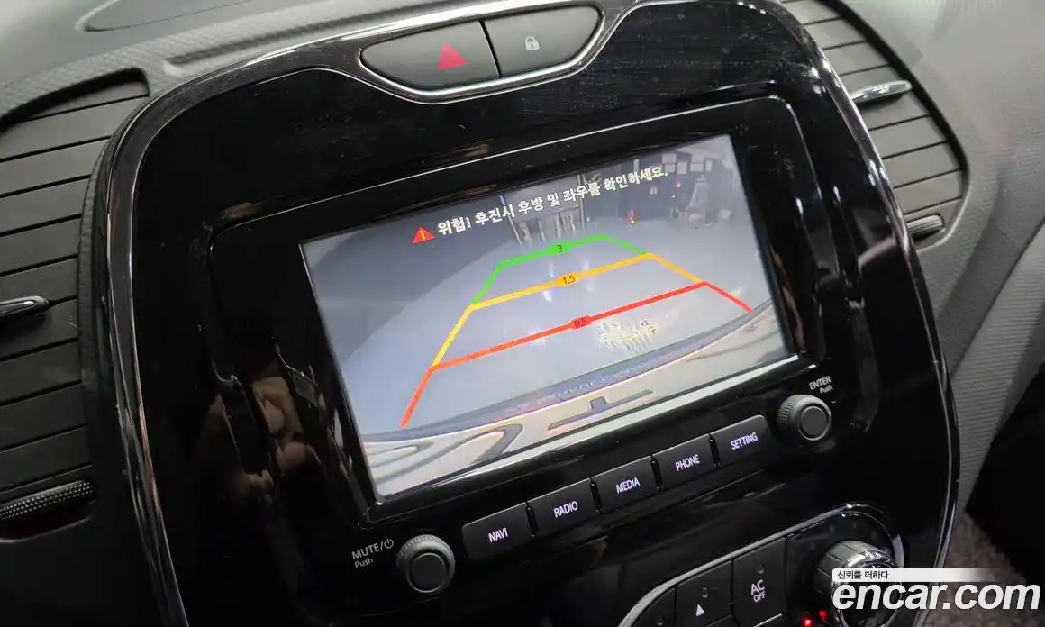 Renault QM3 2015 1.5 Автомат в Москве № 181678, фото 16