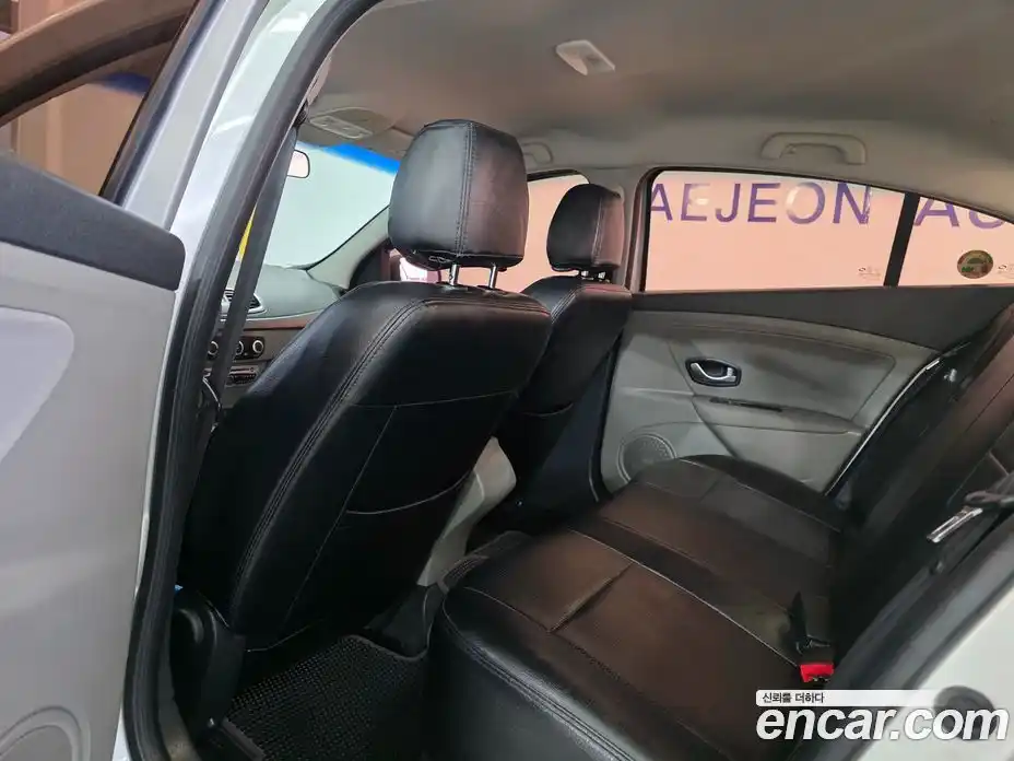 Renault SM3 2011 1.6 Автомат в Москве № 186427, фото 8