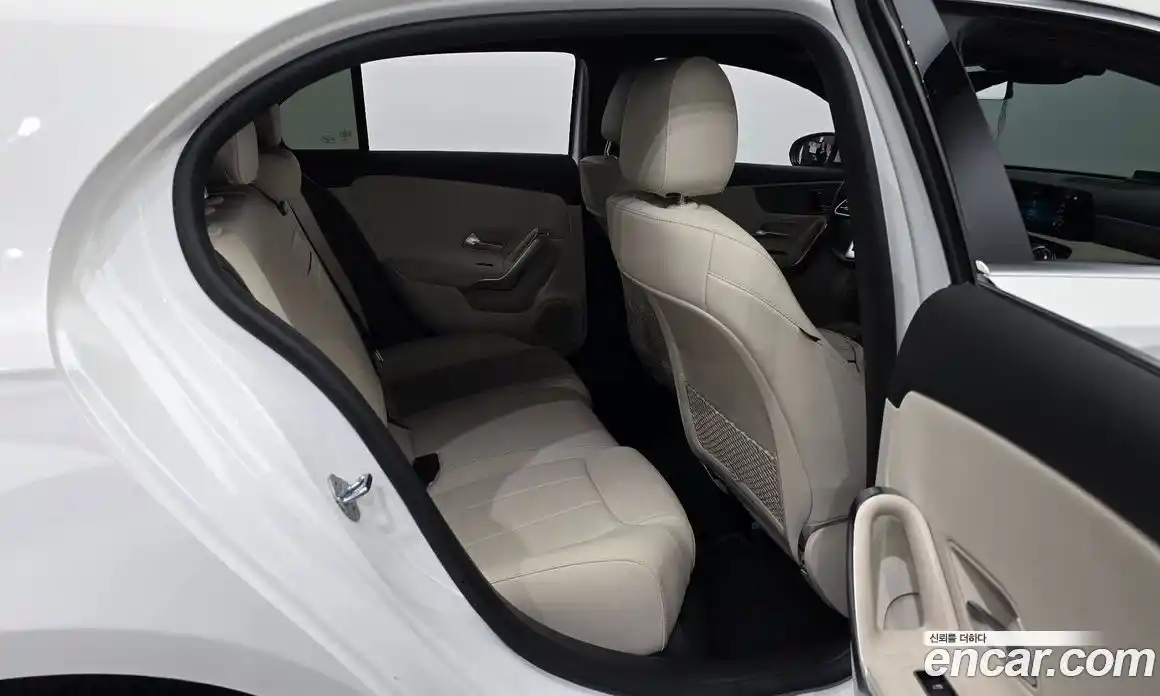 Mercedes-Benz A-Class 2023 2.0 Автомат в Москве № 193860, фото 12