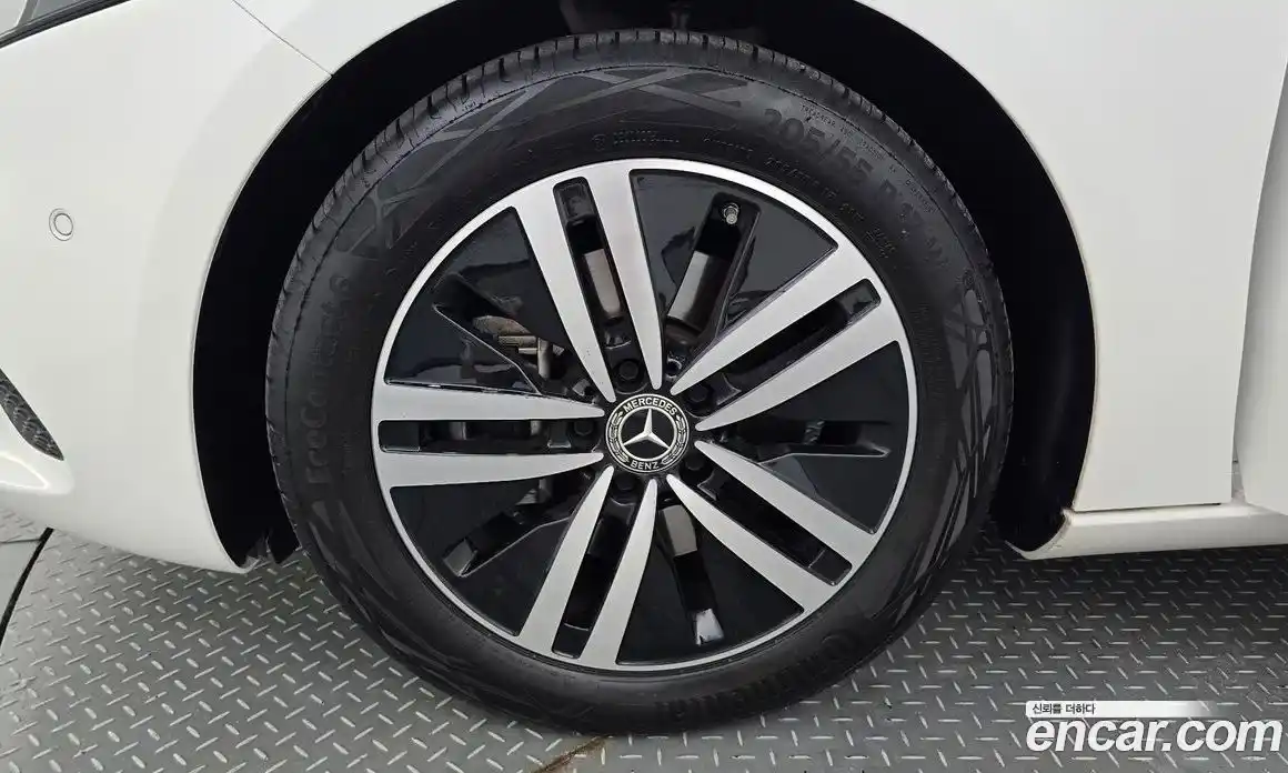 Mercedes-Benz A-Class 2023 2.0 Автомат в Москве № 193860, фото 5