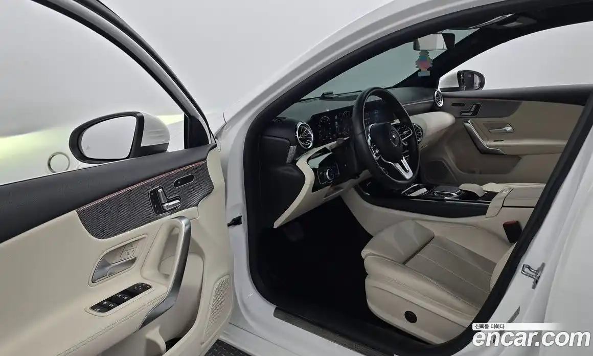 Mercedes-Benz A-Class 2023 2.0 Автомат в Москве № 193860, фото 10