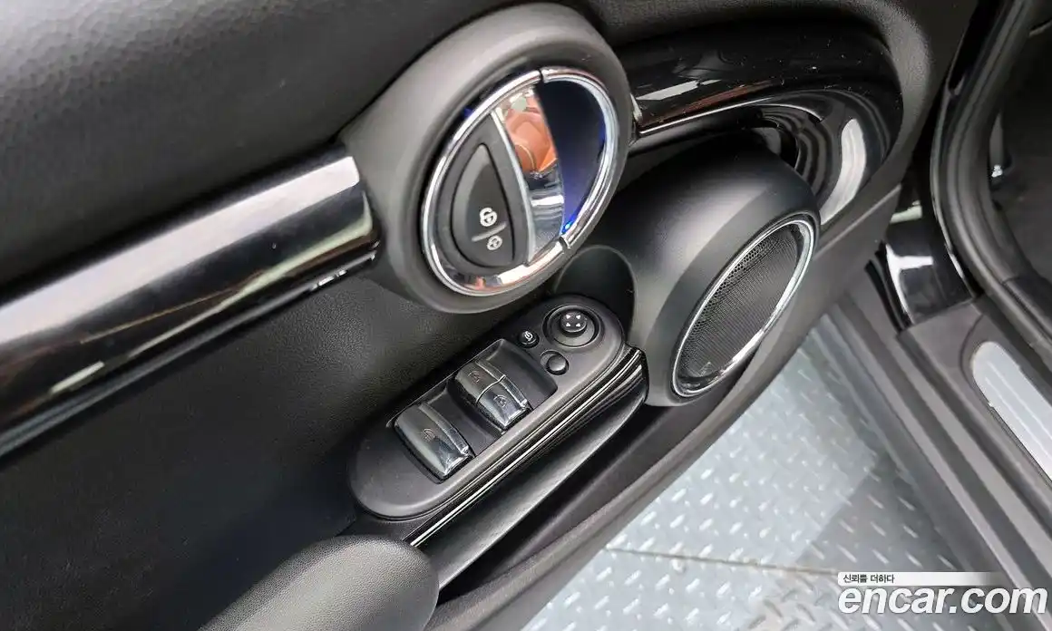 Mini Cooper Convertible 2017 2.0 Автомат в Москве № 198367, фото 9