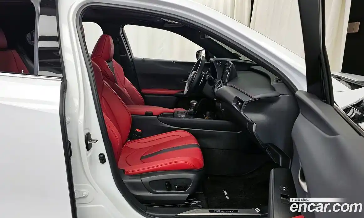 Lexus UX 2024 2.0 Автомат в Москве № 198737, фото 11