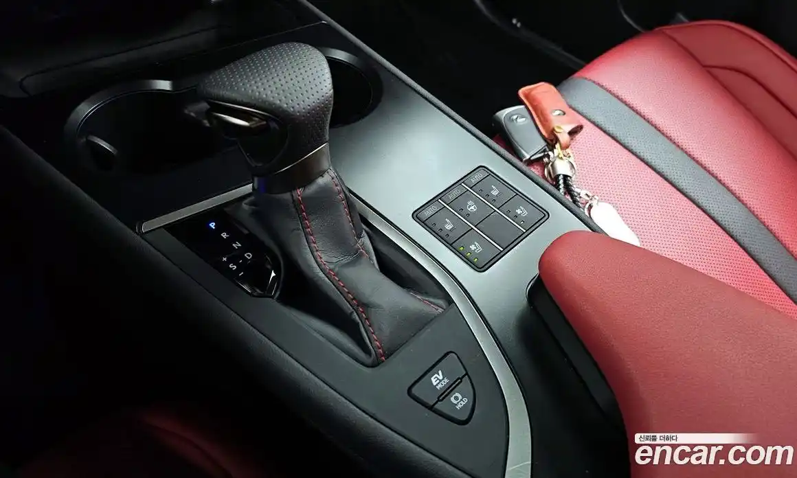 Lexus UX 2024 2.0 Автомат в Москве № 198737, фото 15