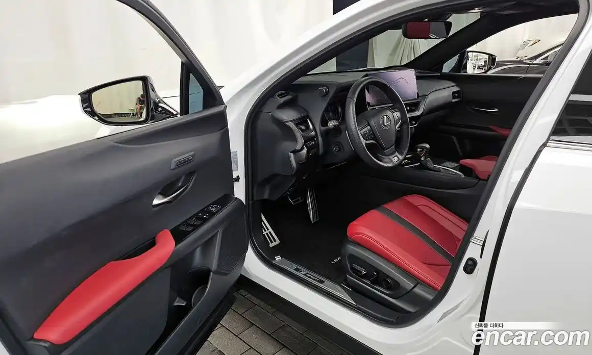 Lexus UX 2024 2.0 Автомат в Москве № 198737, фото 6