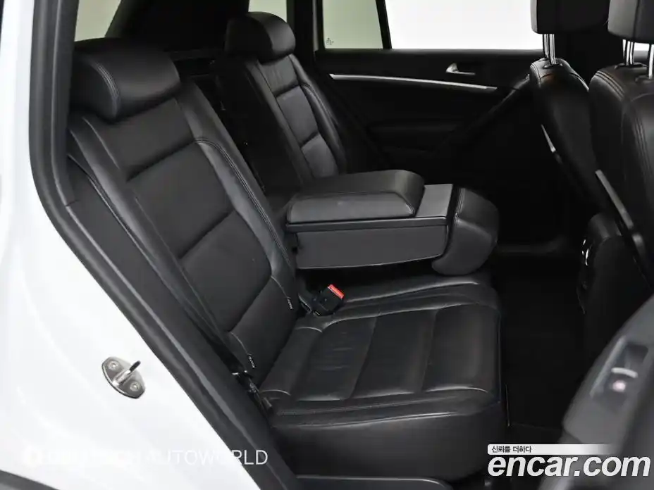 Volkswagen Tiguan 2015 2.0 Автомат в Москве № 199202, фото 12