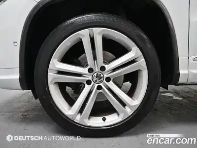 Volkswagen Tiguan 2015 2.0 Автомат в Москве № 199202, миниатюра 5