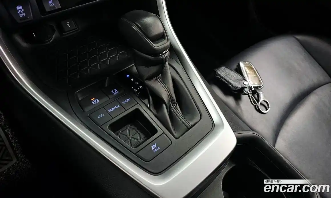 Toyota RAV4 2021 2.5 Автомат в Москве № 199675, фото 17