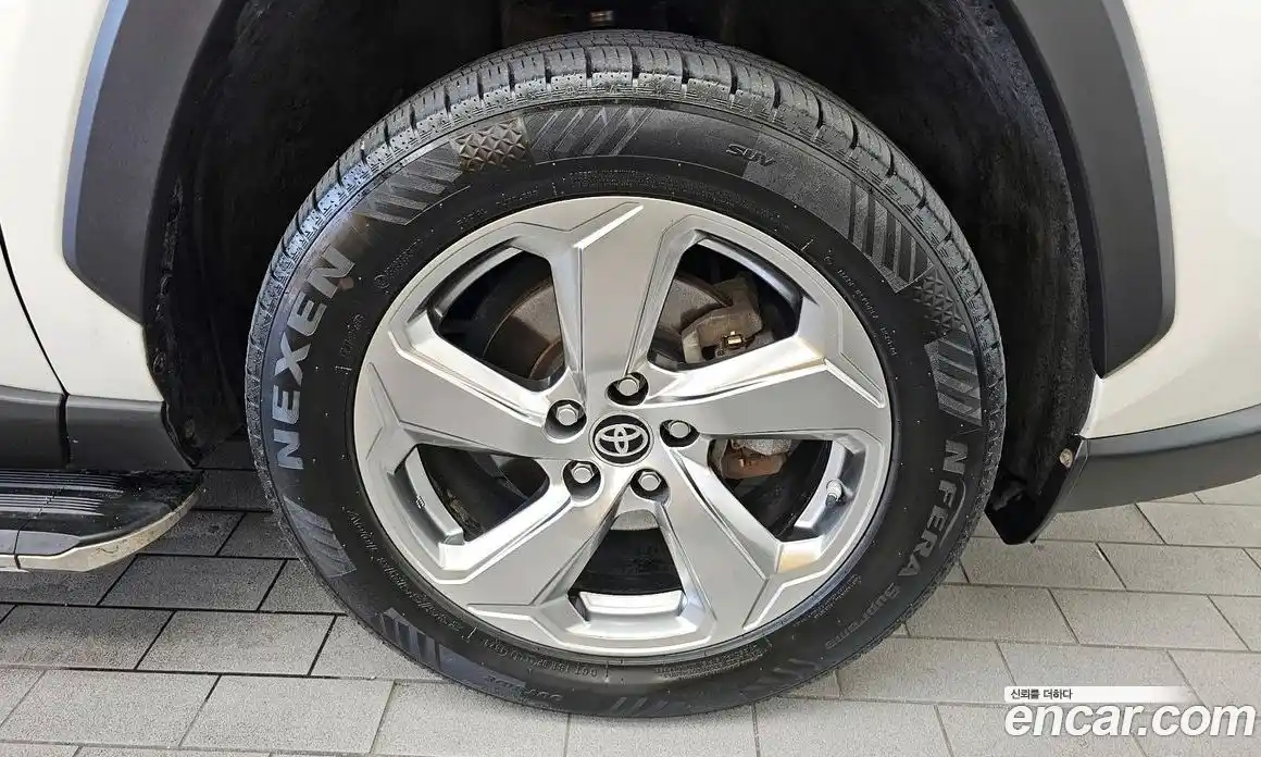 Toyota RAV4 2021 2.5 Автомат в Москве № 199675, фото 20