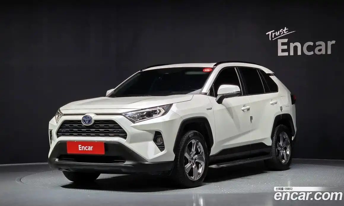 Toyota RAV4 2021 2.5 Автомат в Москве № 199675, фото 3