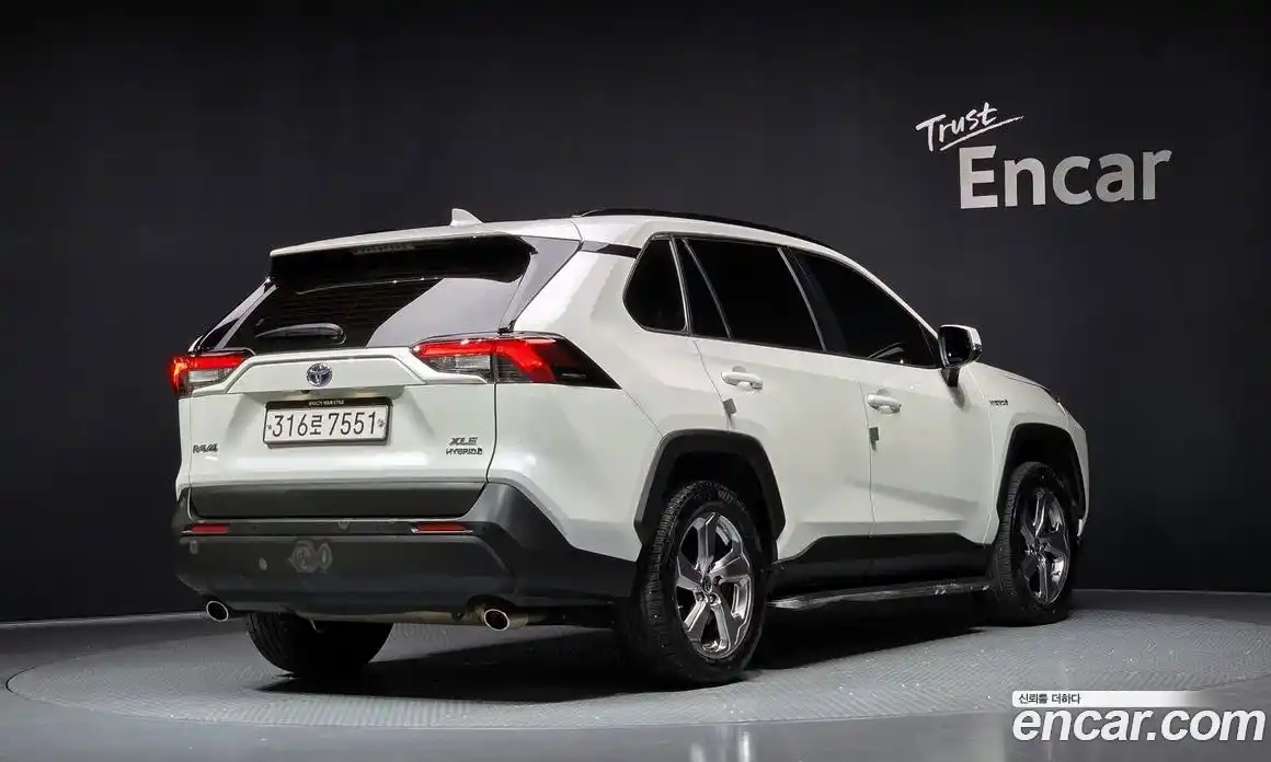 Toyota RAV4 2021 2.5 Автомат в Москве № 199675, фото 8