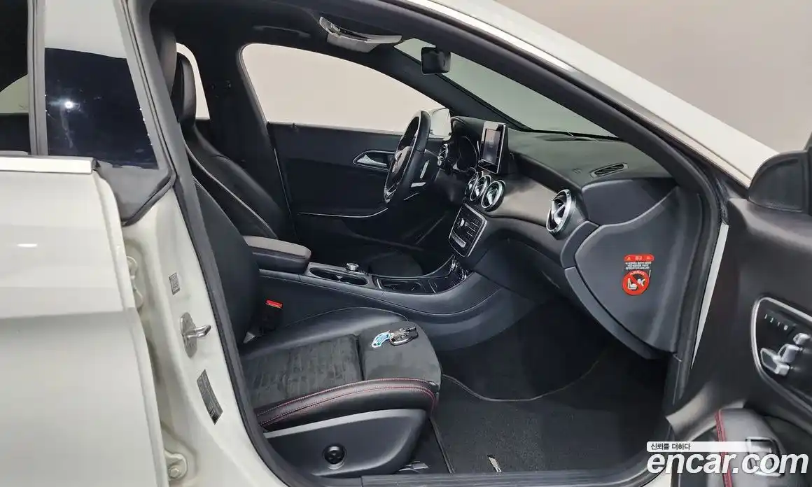 Mercedes-Benz CLA-Class 2019 2.0 Автомат в Москве № 205021, фото 12